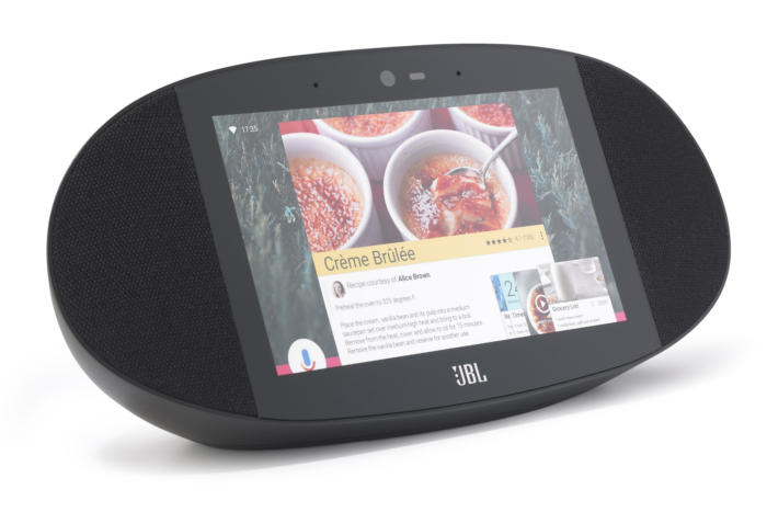 JBL 링크 뷰는 8인치 화면에 2개의 10W 스피커를 장착했다.