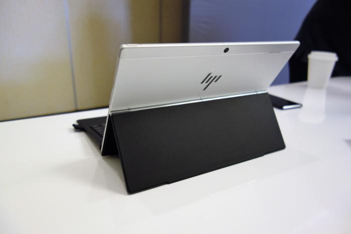 HP 엔비 x2의 힌지는 키보드 커버의 한 부분이 됐다.